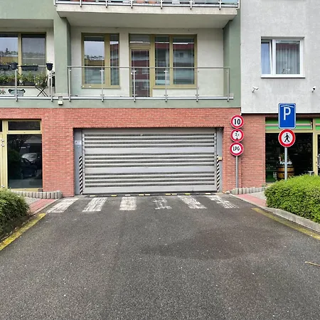Cozy, Beautiful View, Parking, 1 Stop By Train To Old Town * Bratislava