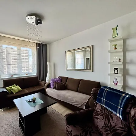 Διαμέρισμα Cozy, Beautiful View - 1 Stop By Train To Old Town Μπρατισλάβα