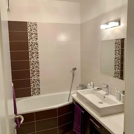 Apartment Cozy, Beautiful View, Parking, 1 Stop By Train To Old Town