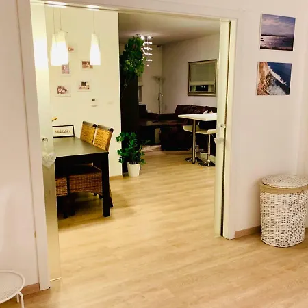 Cozy, Beautiful View, Parking, 1 Stop By Train To Old Town