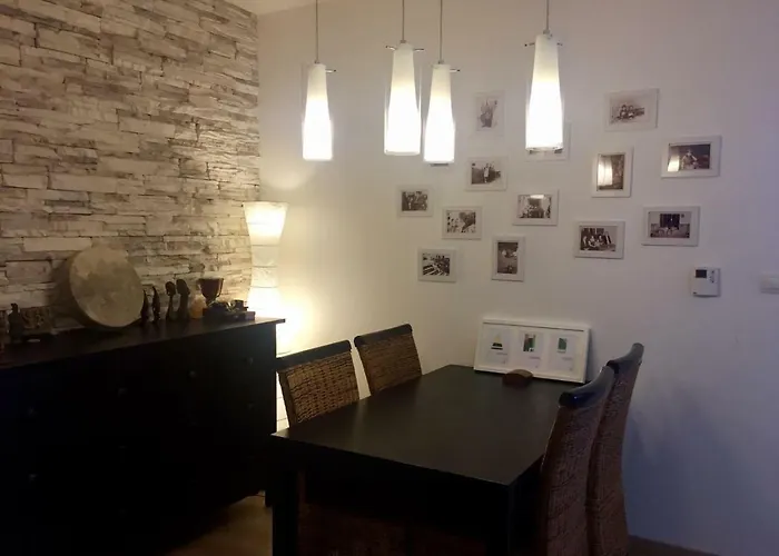 Cozy, Beautiful View - 1 Stop By Train To Old Town Διαμέρισμα Μπρατισλάβα