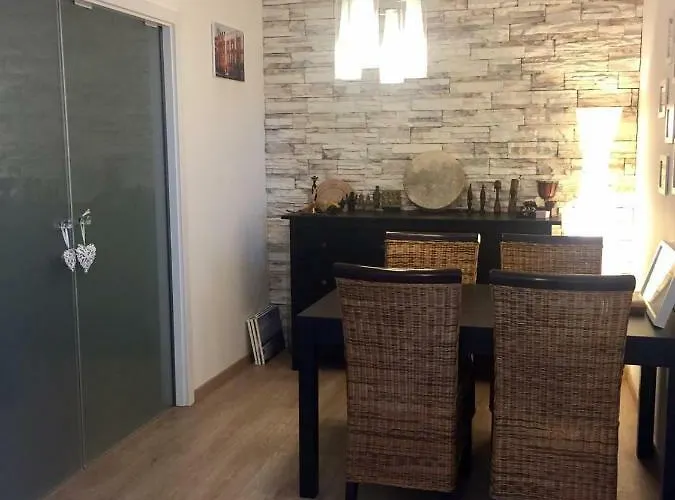 Διαμέρισμα Cozy, Beautiful View - 1 Stop By Train To Old Town *