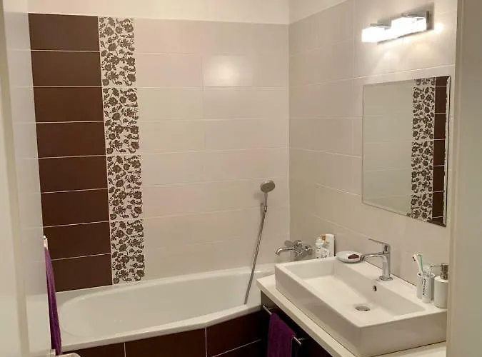 Διαμέρισμα Cozy, Beautiful View - 1 Stop By Train To Old Town