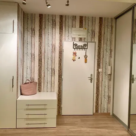 Cozy, Beautiful View - 1 Stop By Train To Old Town Lägenhet Bratislava