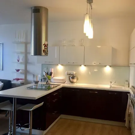 Cozy, Beautiful View - 1 Stop By Train To Old Town